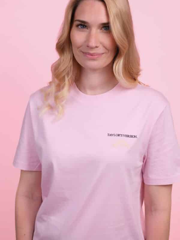 TAYLOR´S VERSION T-SHIRT (COTTON PINK) – Bild 2