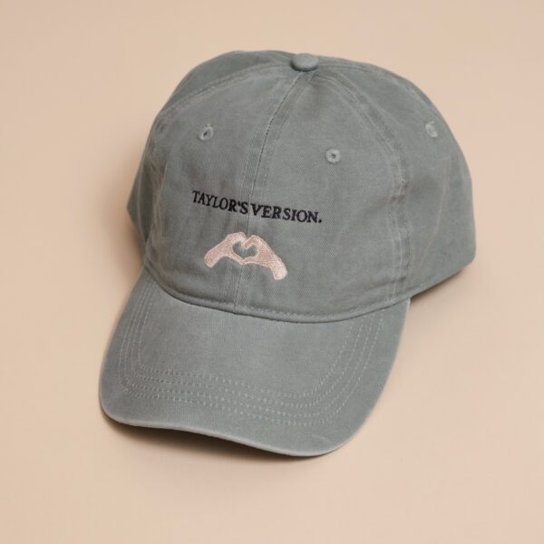 TAYLOR´S VERSION CAP (ALMOND GREEN)