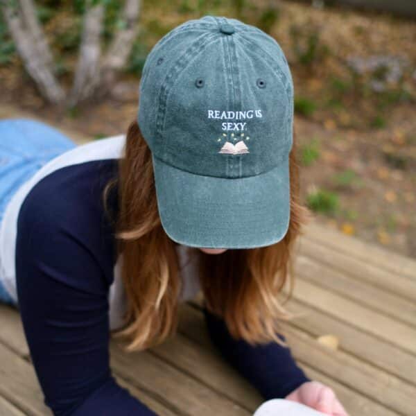 READING IS SEXY CAP (FOREST GREEN) – Bild 3